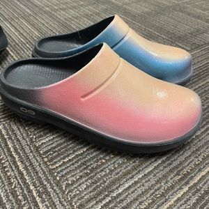 Oofos clogs
